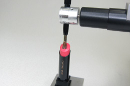 口紅の筆のトルク測定イメージ